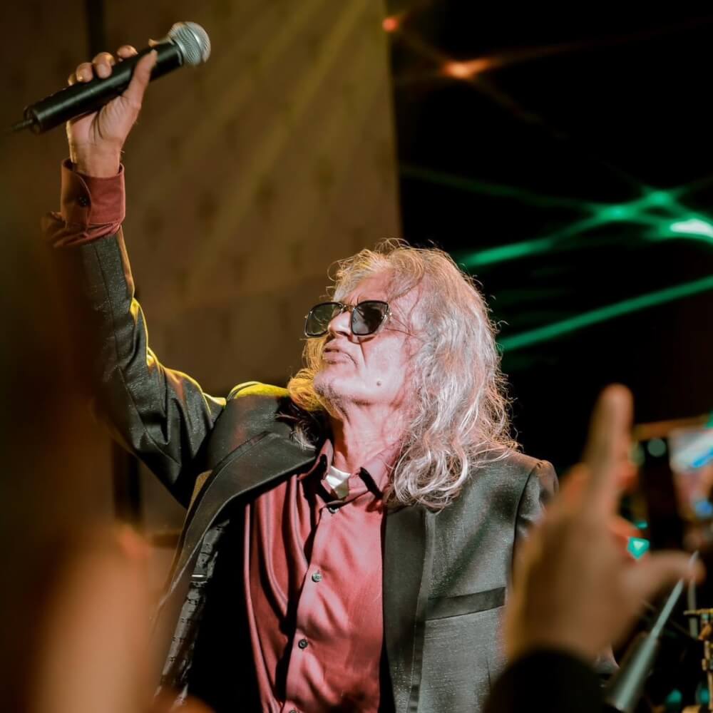 senaka,batagoda,senakabatagoda,senaka batagoda,sereenabatagoda,sereena,Sri Lanka,Folk music,Musician,Singing,Percussion,Rock,Reggae,Pop,Versatility,Vocalist,Guitarist